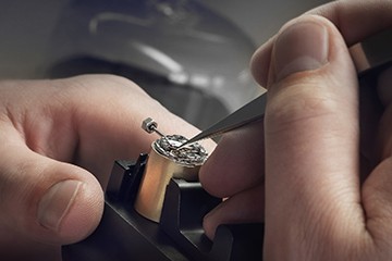 长春欧米茄为什么倒着走